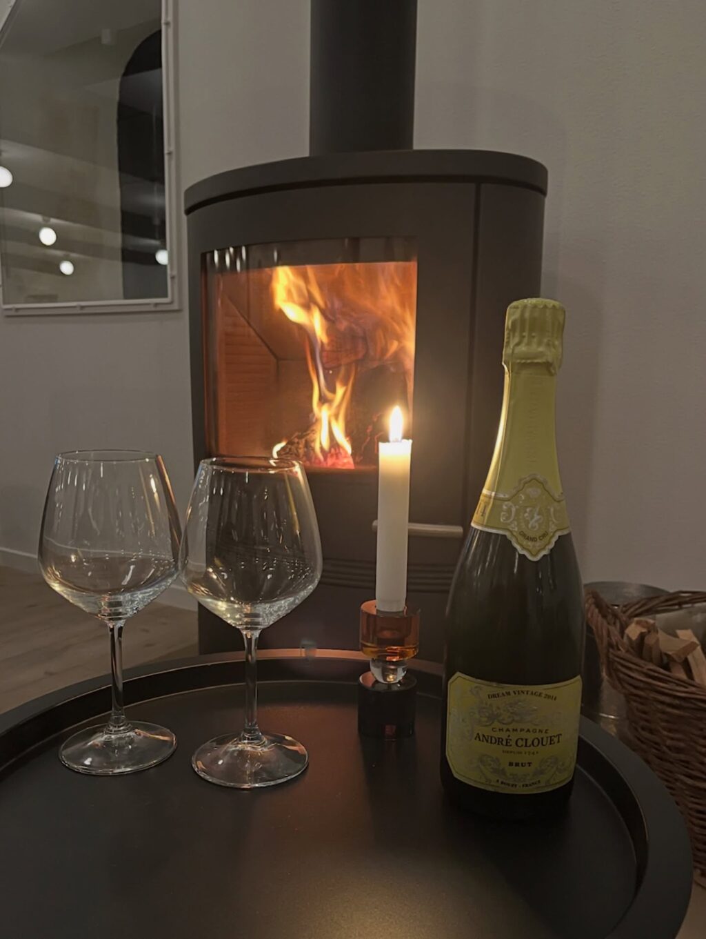 Instagram post from ellevilde.hotel. This post is in position 0.