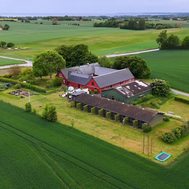Instagram post from ellevilde.hotel. This post is in position 2.
