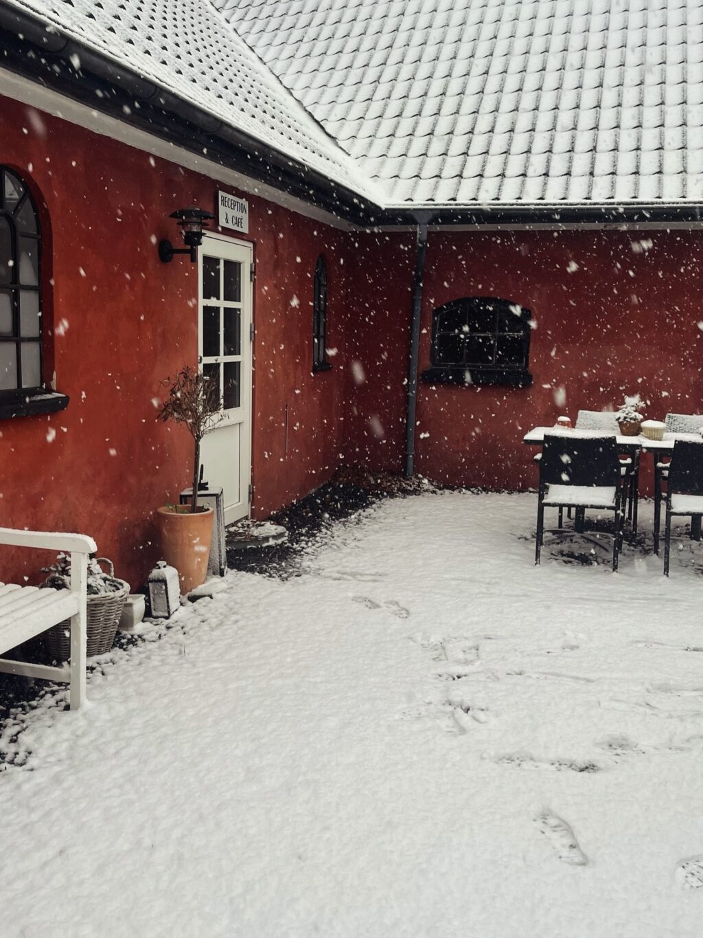 Instagram post from ellevilde.hotel. This post is in position 10.